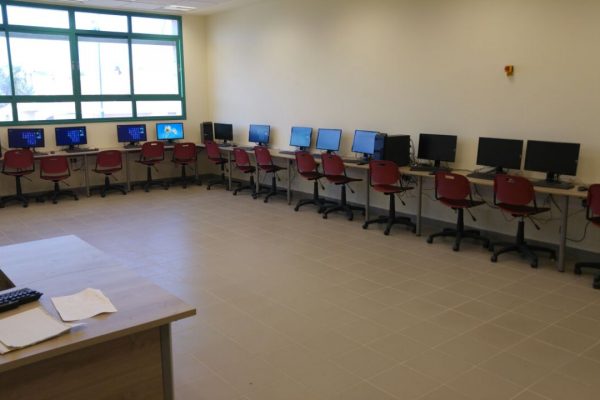 כיתת מחשבים היקפית תיכון גודלה נס ציונה